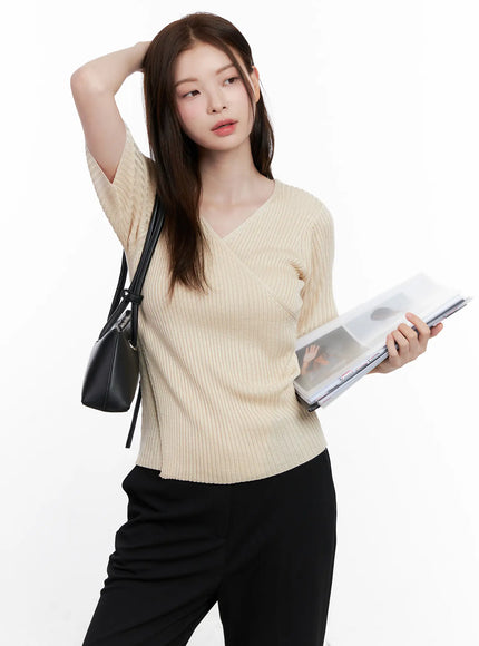 casual-knit-v-neck-tee-cl523 / Beige