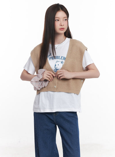 buttoned-knit-crop-vest-top-cy515 / brown