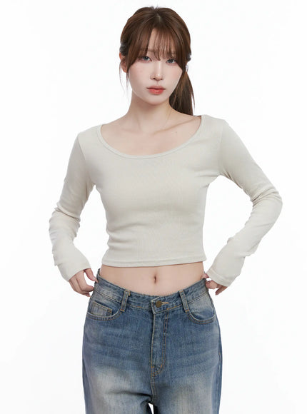 basic-u-neck-long-sleeve-crop-tee-cg529 / Beige
