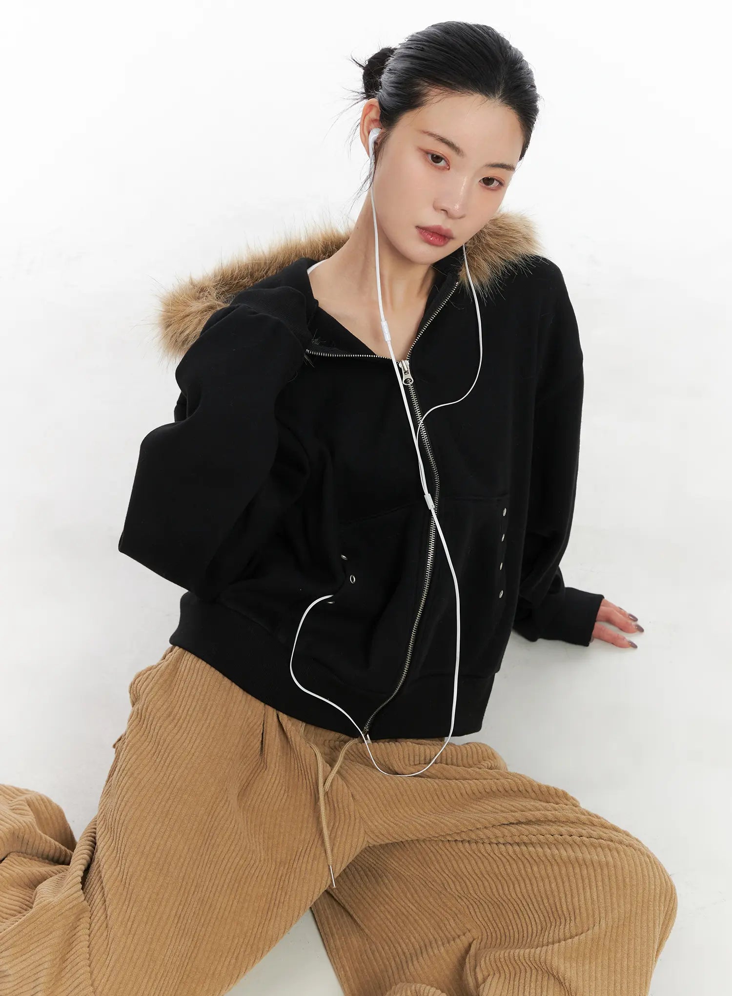 trimmed-zip-up-hoodie-cd505 / Black