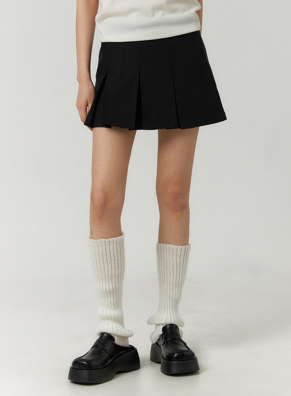 pleated-mini-skirt-cf407 / Black