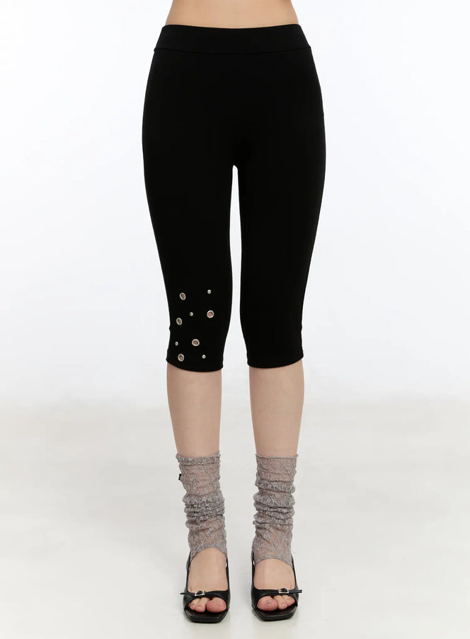 grommet-detail-capri-leggings-ca507 / Black