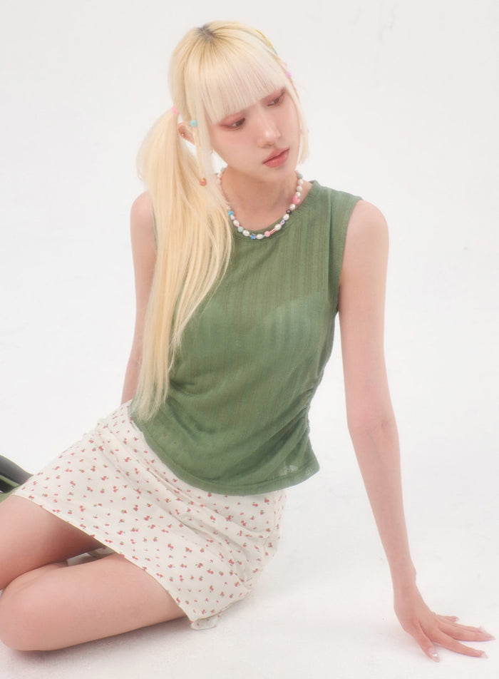 sleeveless-cut-out-top-il305