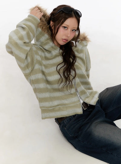 striped-faux-fur-zip-up-hoodie-cn527 / Dark green