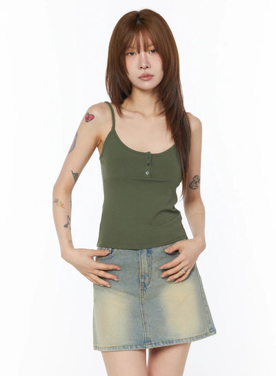 casual-buttoned-sleeveless-top-cy527 / Dark green