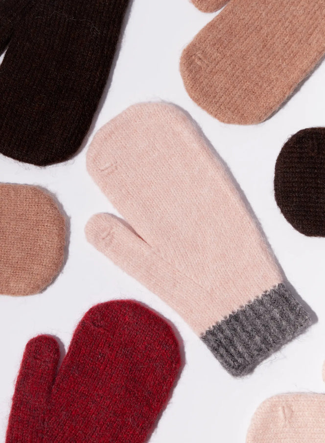 two-tone-doll-patch-mittens-in510