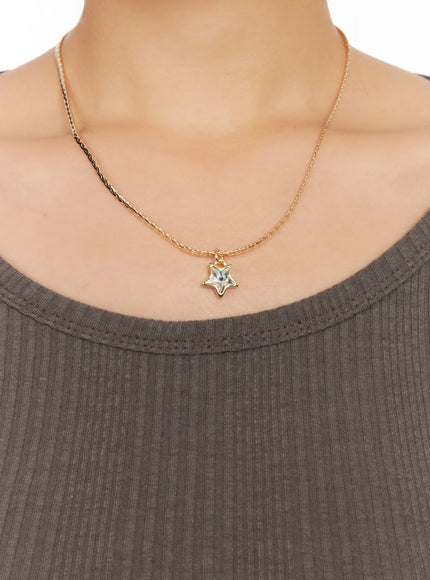 star-charm-necklace-co514 / Gold