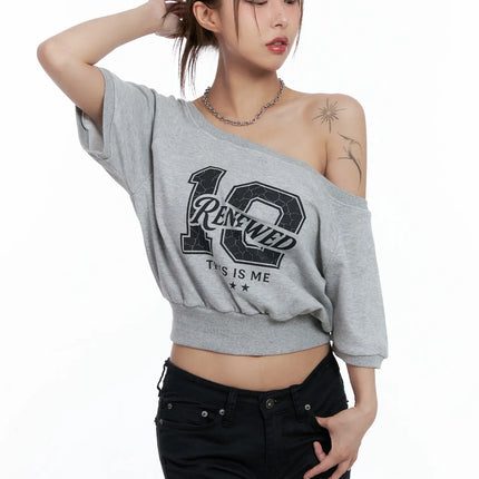 off-shoulder-graphic-cropped-tee-cl511 / Gray