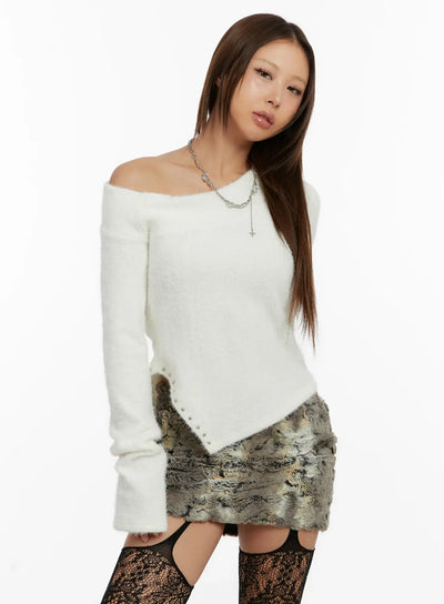 asymmetric-fluffy-stud-sweater-cd517 / White