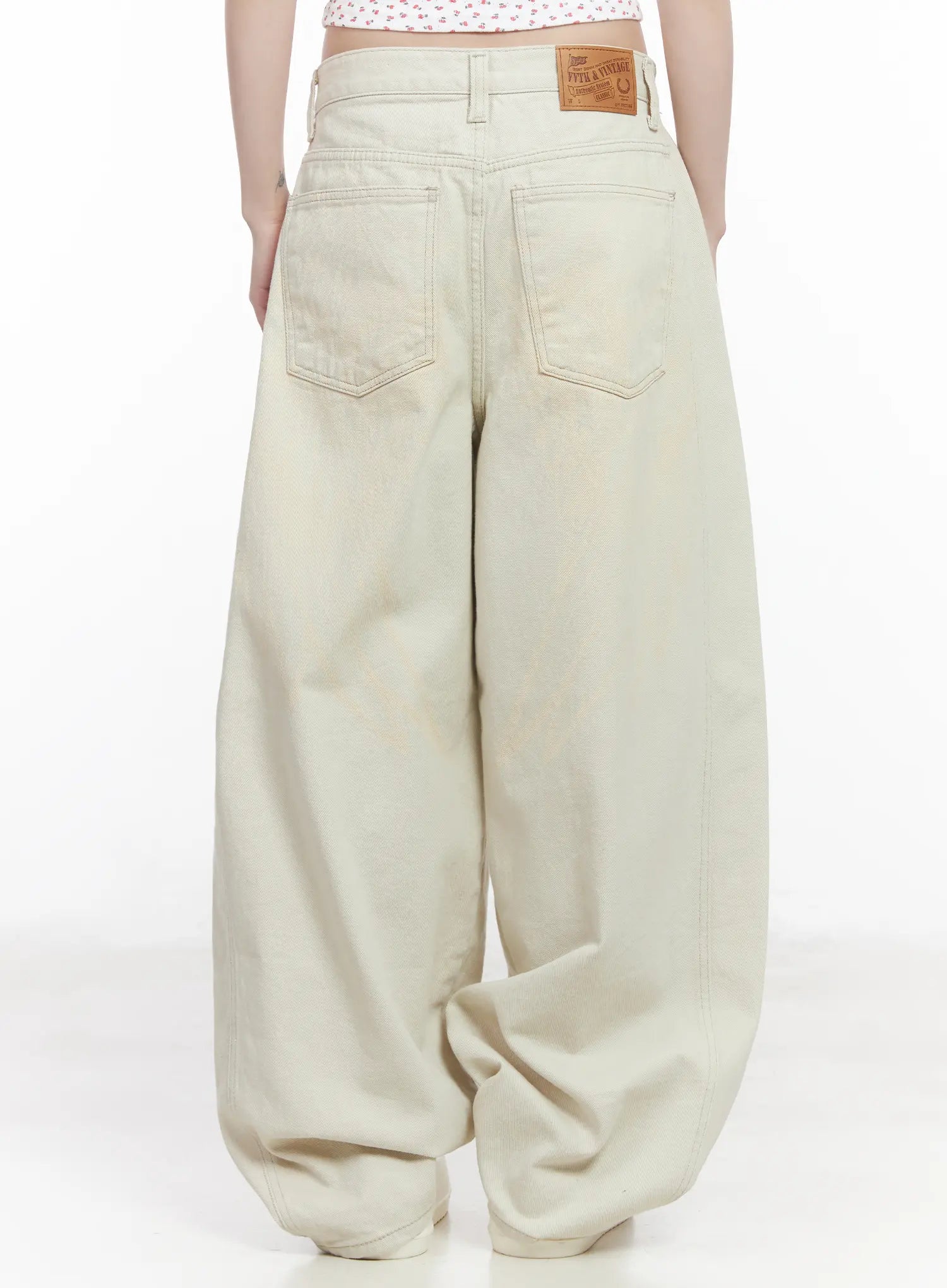 wing-graphic-baggy-pants-cm526 / Light beige