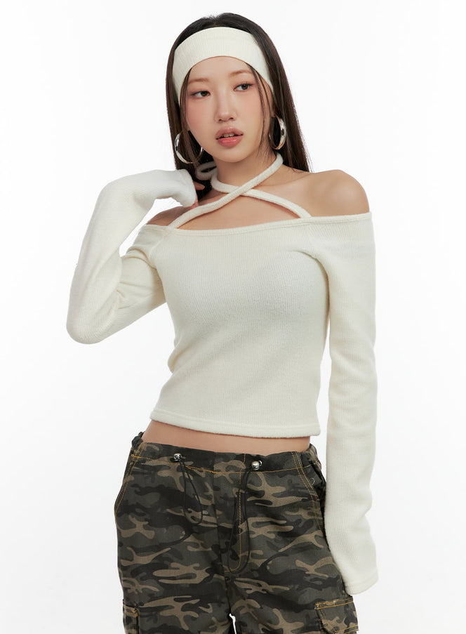 halter-neckline-long-sleeve-crop-top-cn405 / Light beige