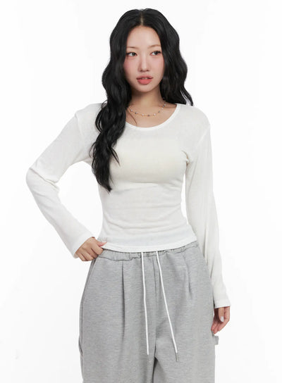 slim-fit-u-neck-long-sleeve-top-cn514 / White