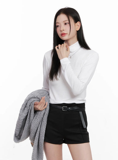 crop-turtleneck-long-sleeve-top-cn504 / White