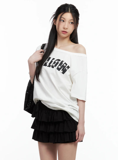 graphic-off-shoulder-oversized-tee-cl501 / White