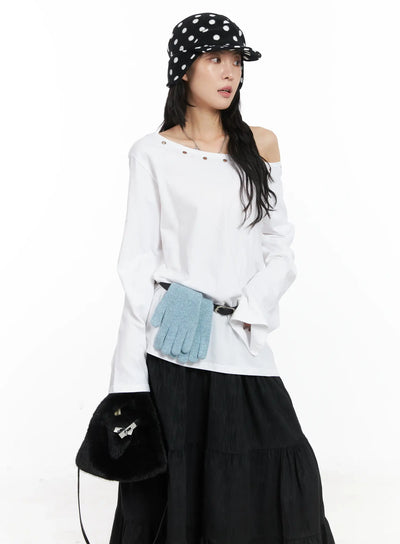 off-shoulder-grommet-long-sleeve-top-cd502 / White