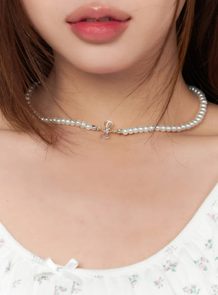 faux-pearl-ribbon-necklace-ca515 / White