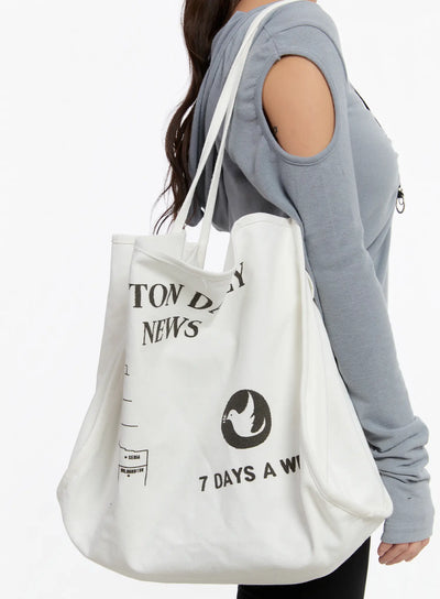graphic-print-canvas-tote-bag-cn527 / White