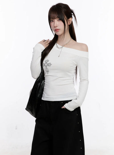 off-shoulder-graphic-long-sleeve-top-cs530 / White