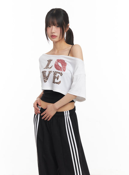 one-shoulder-leopard-graphic-crop-top-ca523