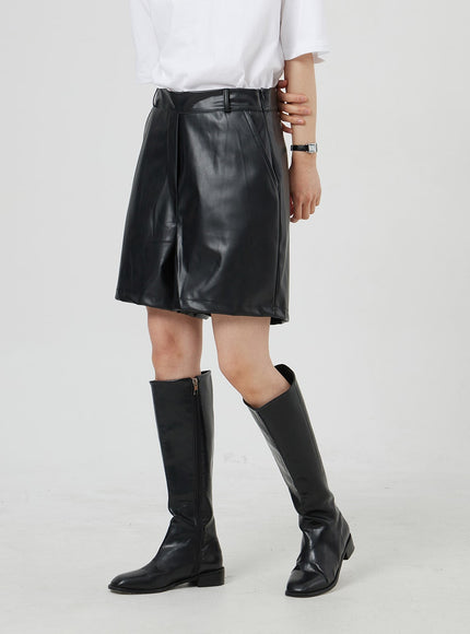Faux Leather Bermuda Shorts OM303