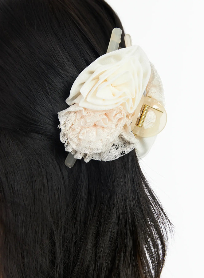 rose-claw-hair-clip-with-lace-detail-cm519 / Light beige