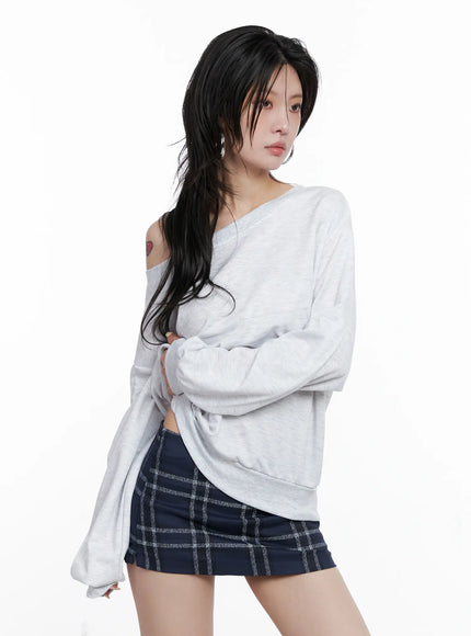 off-shoulder-loose-fit-sweatshirt-cs510