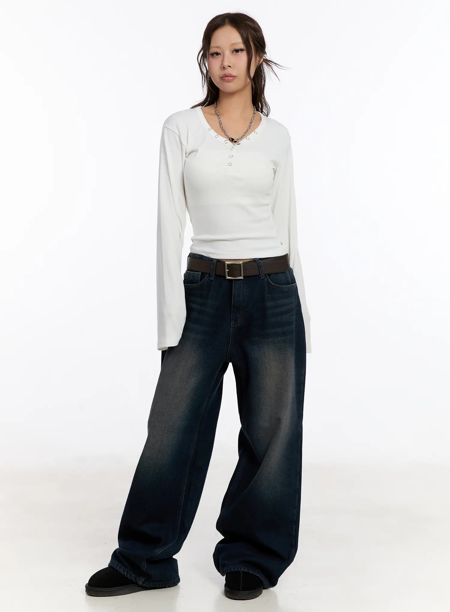 v-neck-buttoned-slim-long-sleeve-tee-cn527