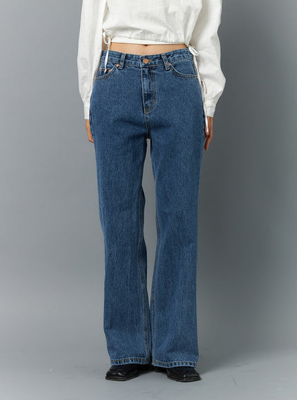 straight-leg-jeans-on324