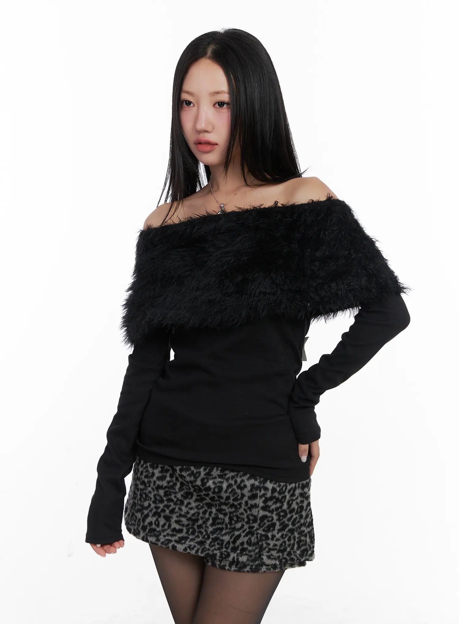 off-shoulder-faux-fur-long-sleeve-top-cd501
