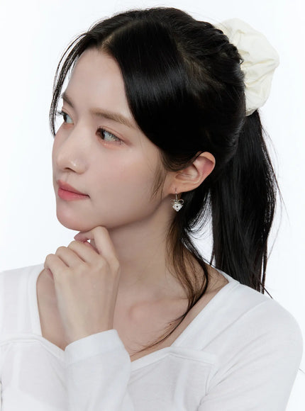 dainty-ribbon-iridescent-bead-earrings-cc0608