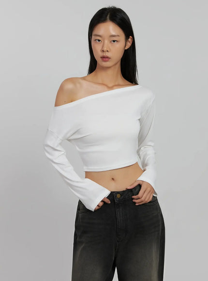 off-shoulder-crop-long-sleeve-top-ij509