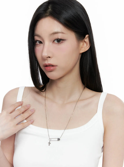 safety-pin-necklace-co503