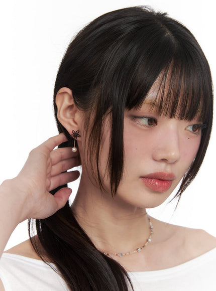 ezra-black-earrings-iy530