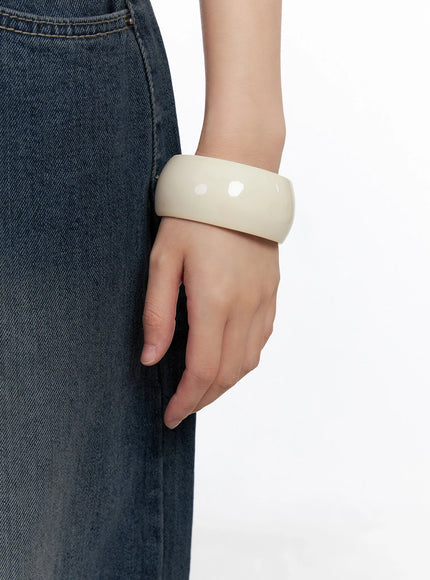 chic-bangle-bracelet-is525 / Light beige