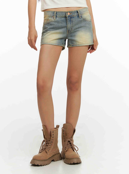 low-rise-washed-denim-shorts-iy422 / Light blue