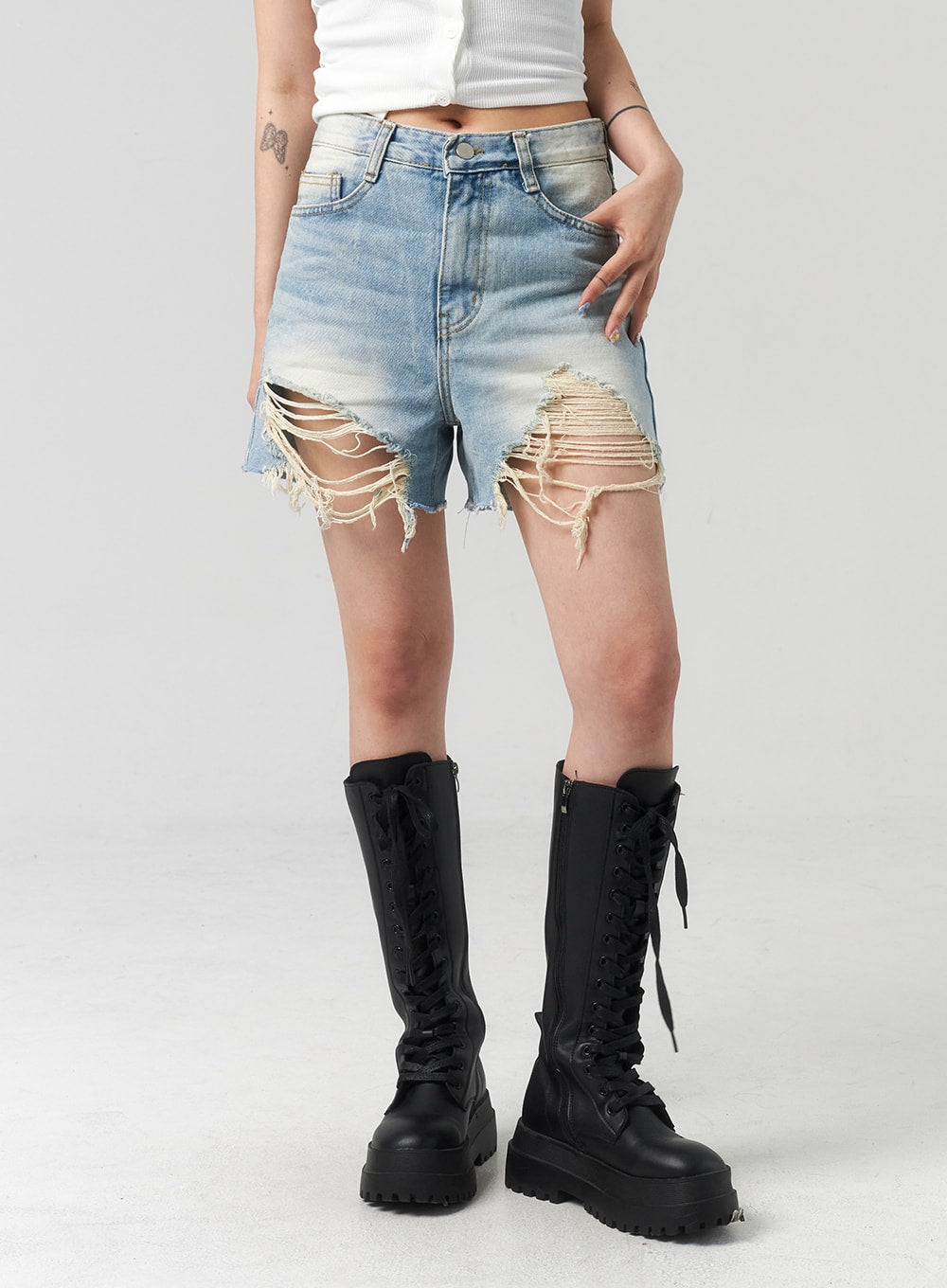 light-ripped-denim-shorts-cl318