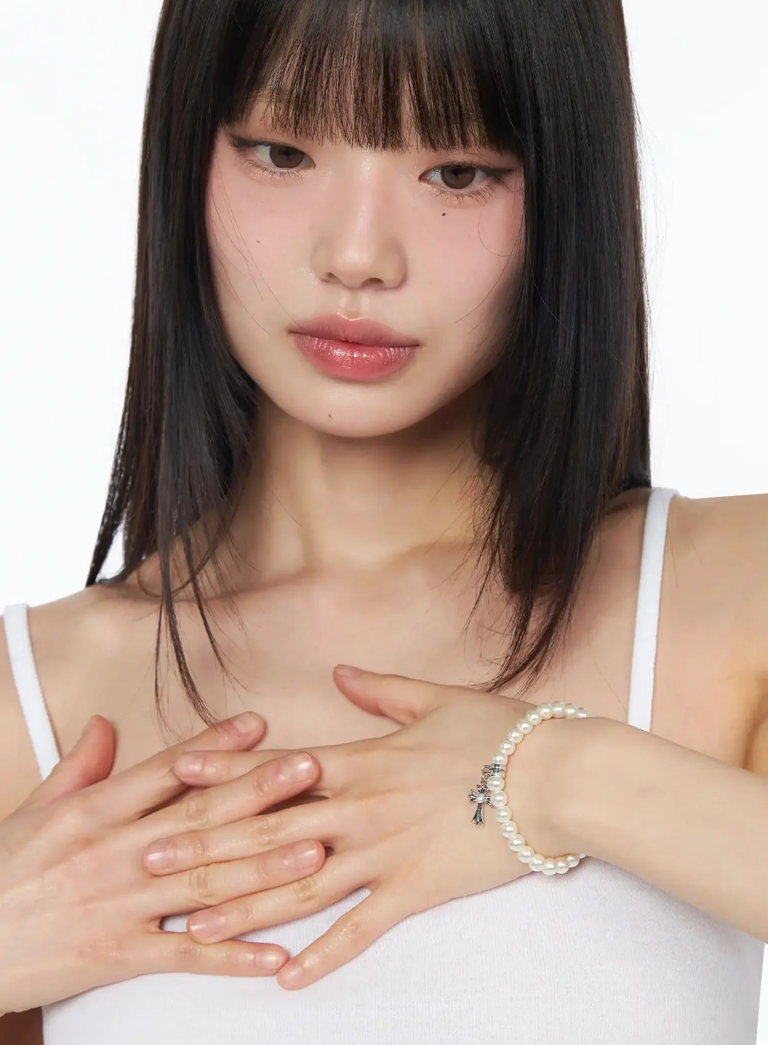 pearl-bracelet-with-cross-pendant-iy520