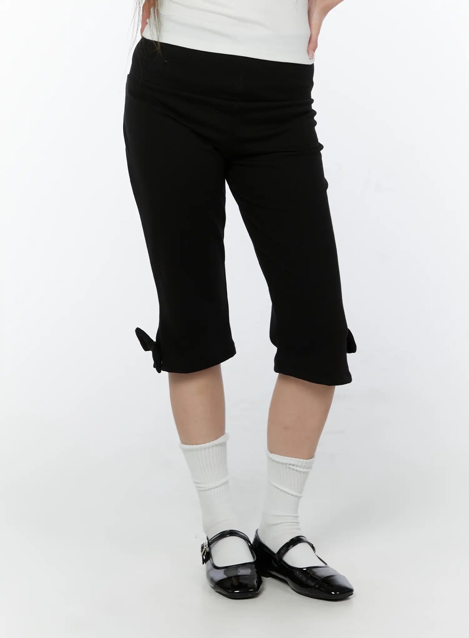 ribbed-hem-capri-pants-with-bow-detail-cy518