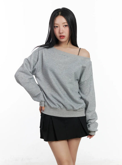simple-off-shoulder-sweatshirt-cf503
