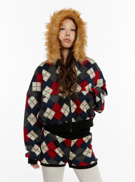 argyle-faux-fur-trim-zip-up-hoodie-cd512