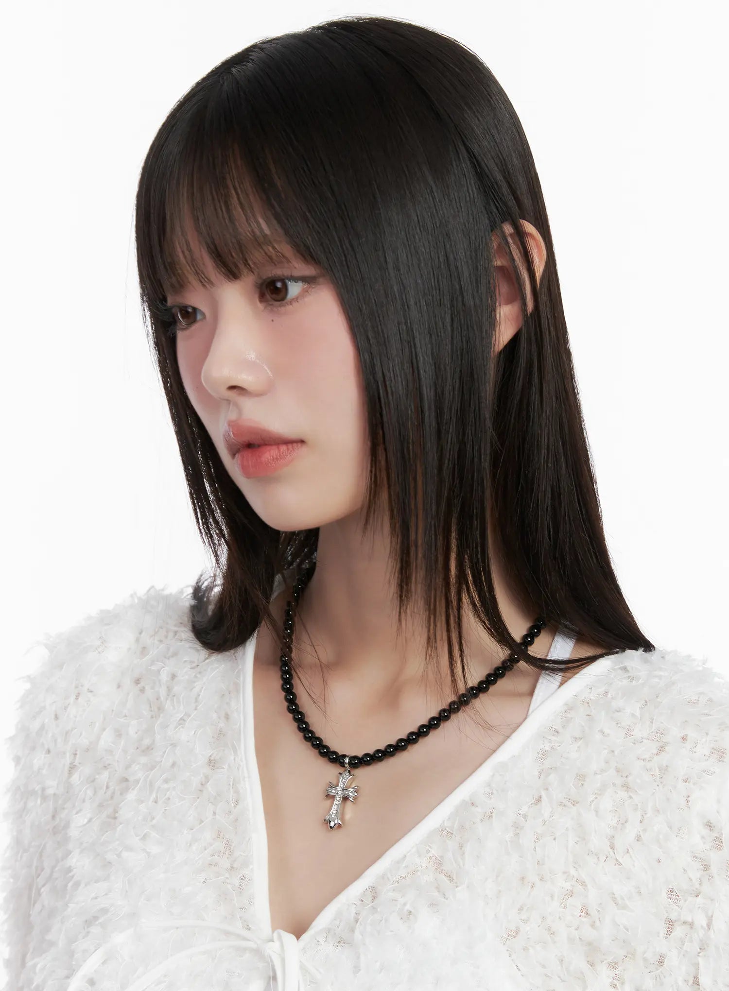 elegant-beaded-pendant-necklace-black-cn511