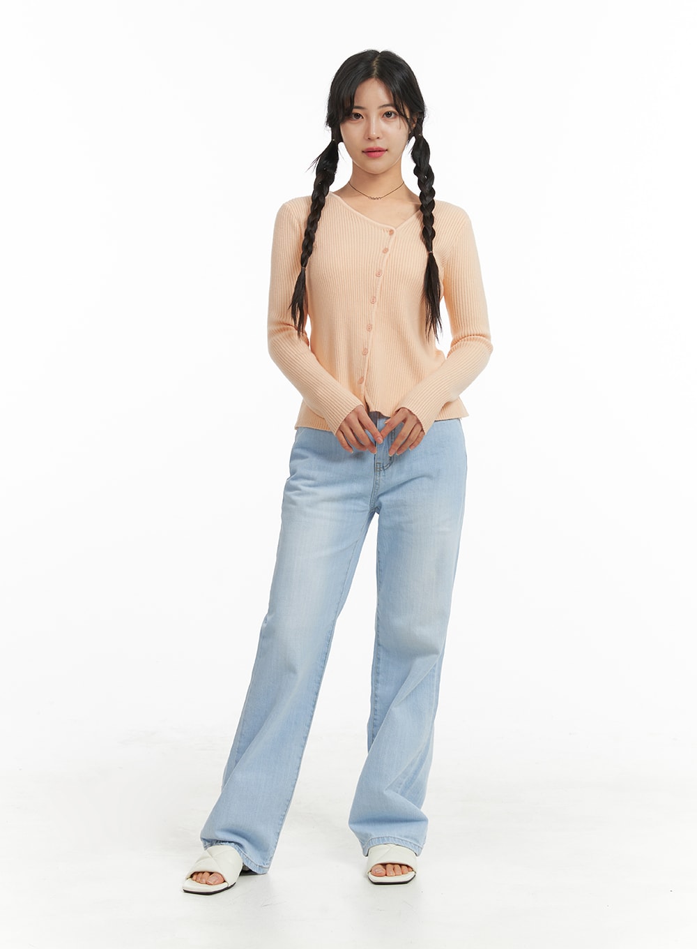 light-washed-straight-leg-jeans-om427