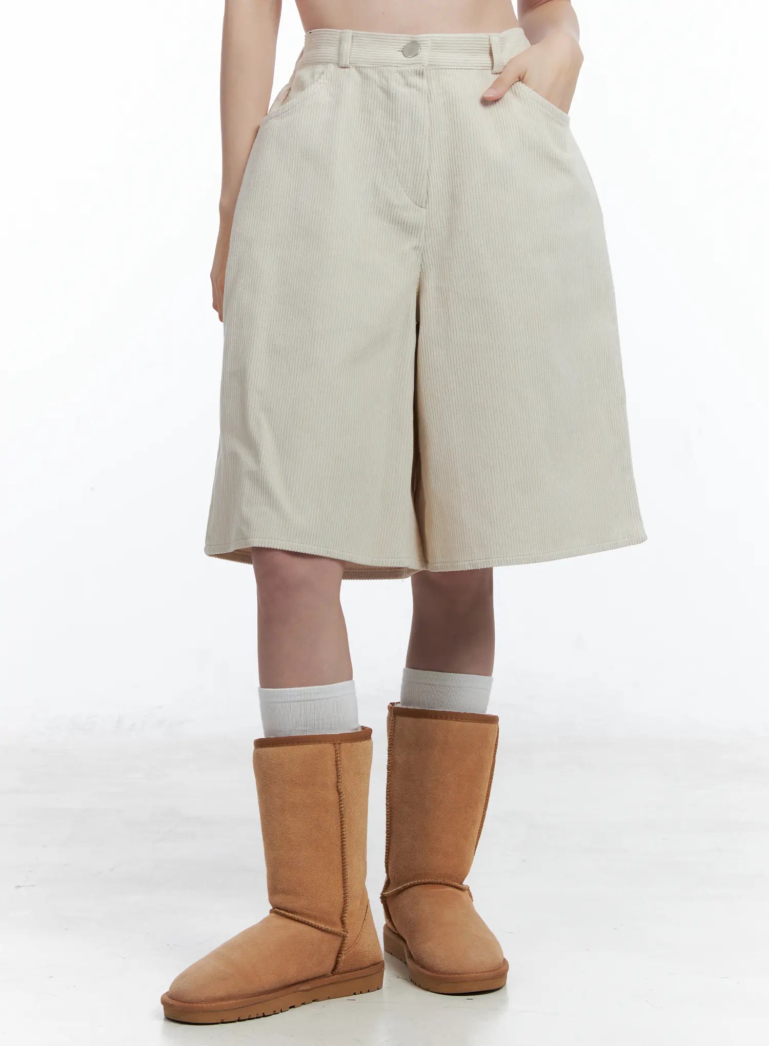 corduroy-bermuda-shorts-cn519 / Light beige