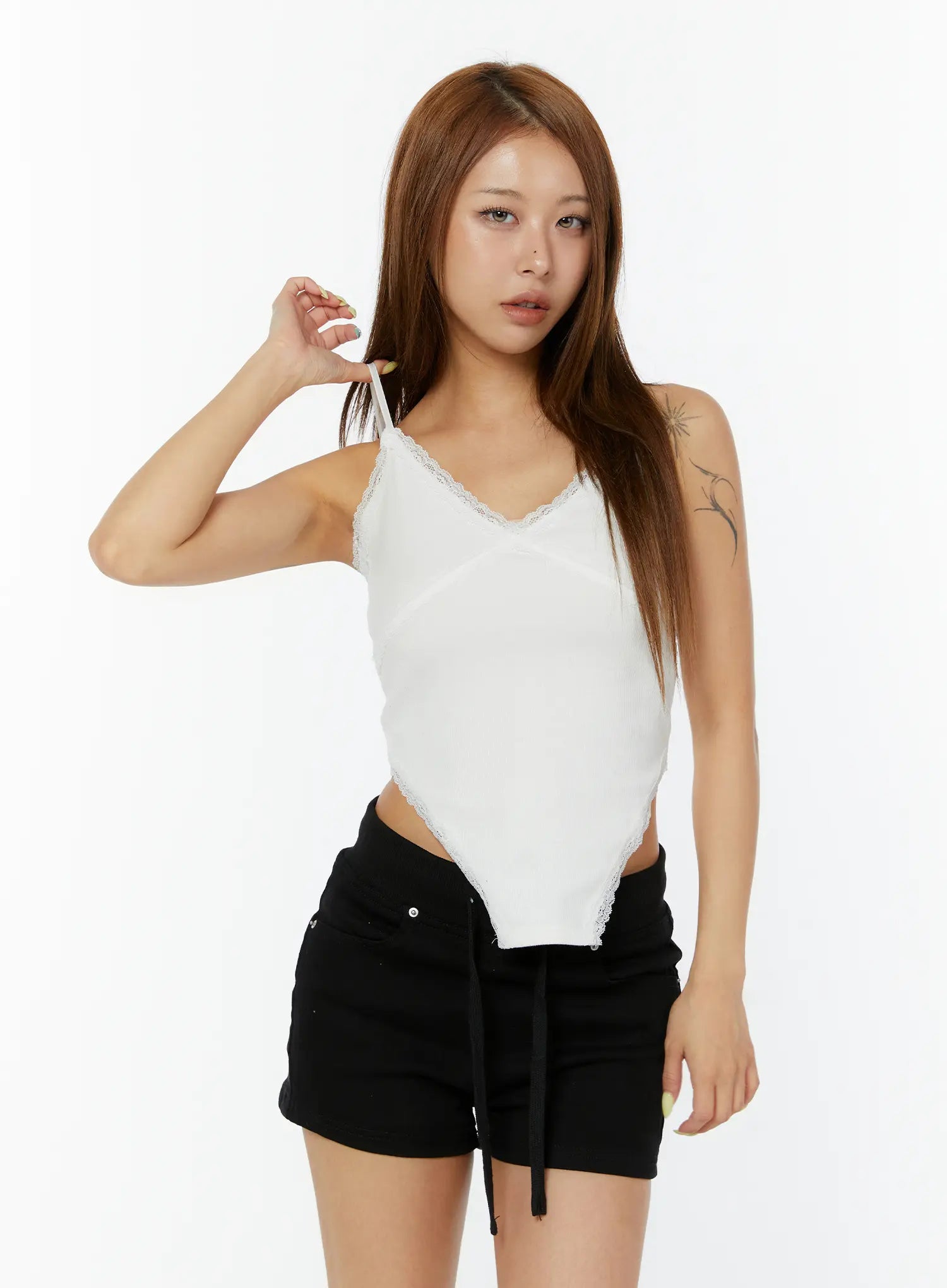 v-neck-lace-sleeveless-top-cy521 / White