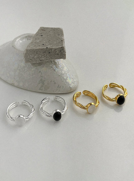 zola-oval-line-ring-white-ia524