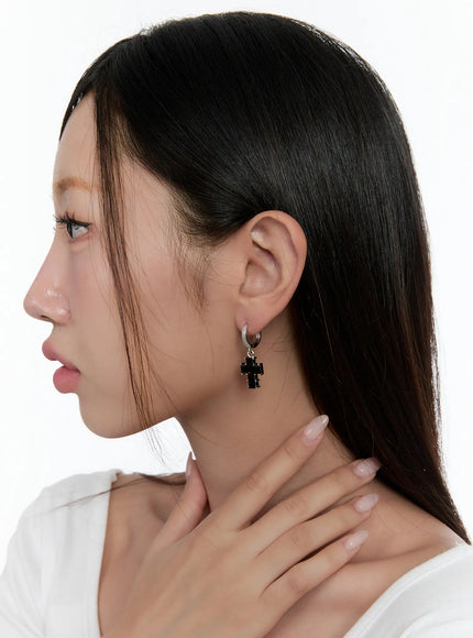 black-cross-dangle-earrings-cs518