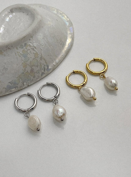 core-faux-pearl-earrings-ia517