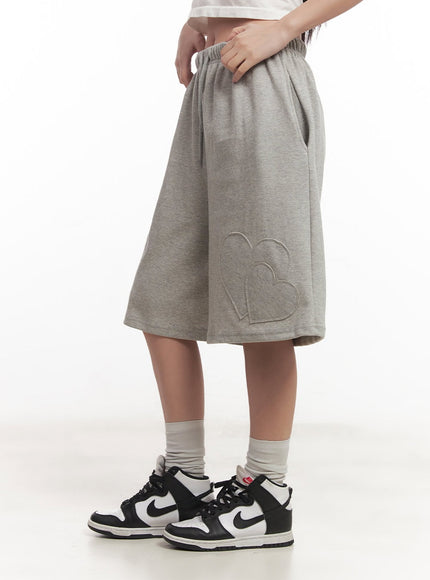 heart-patch-wide-sweatshorts-cm528