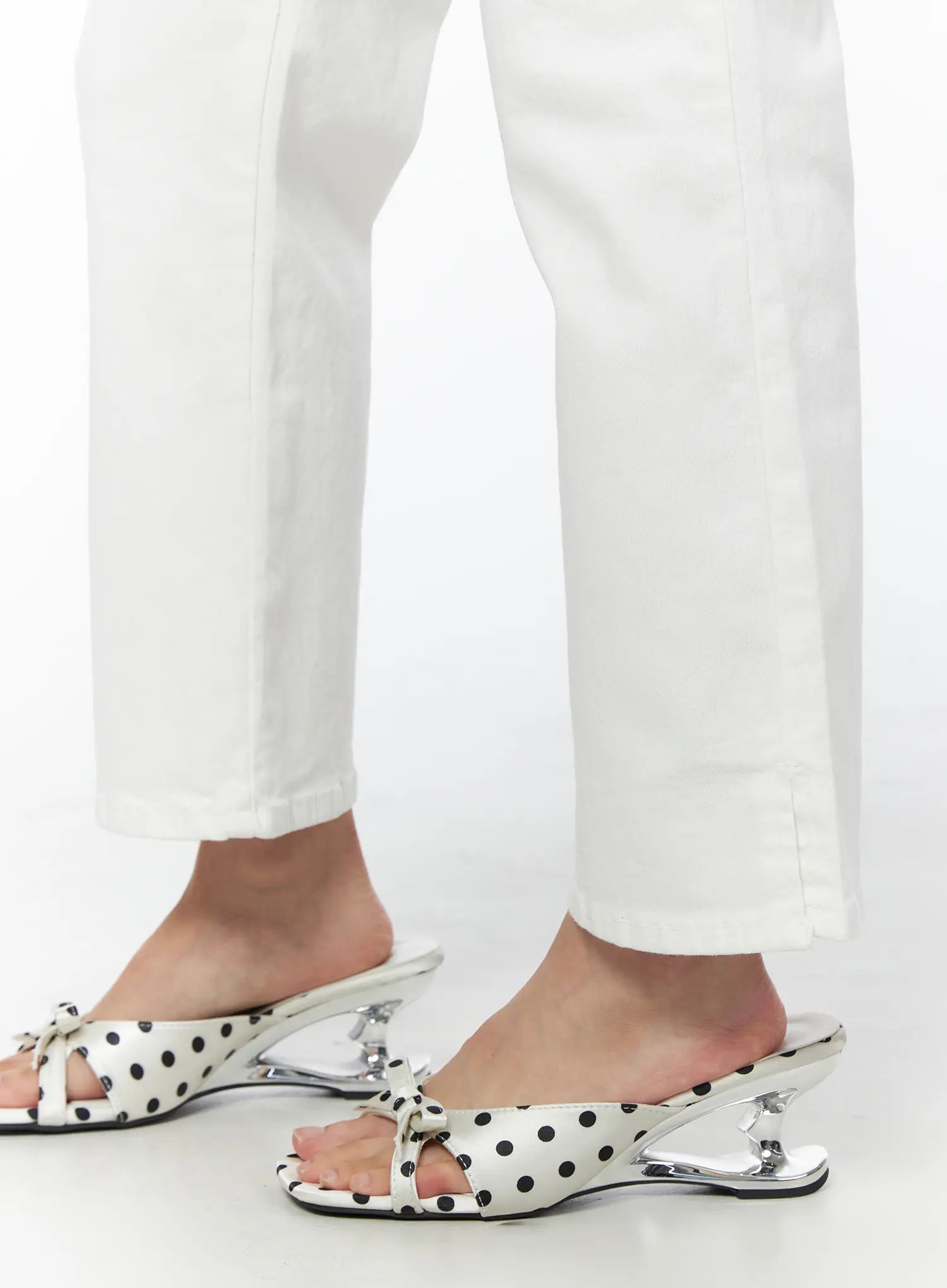 high-waisted-capri-pants-with-slit-cu502