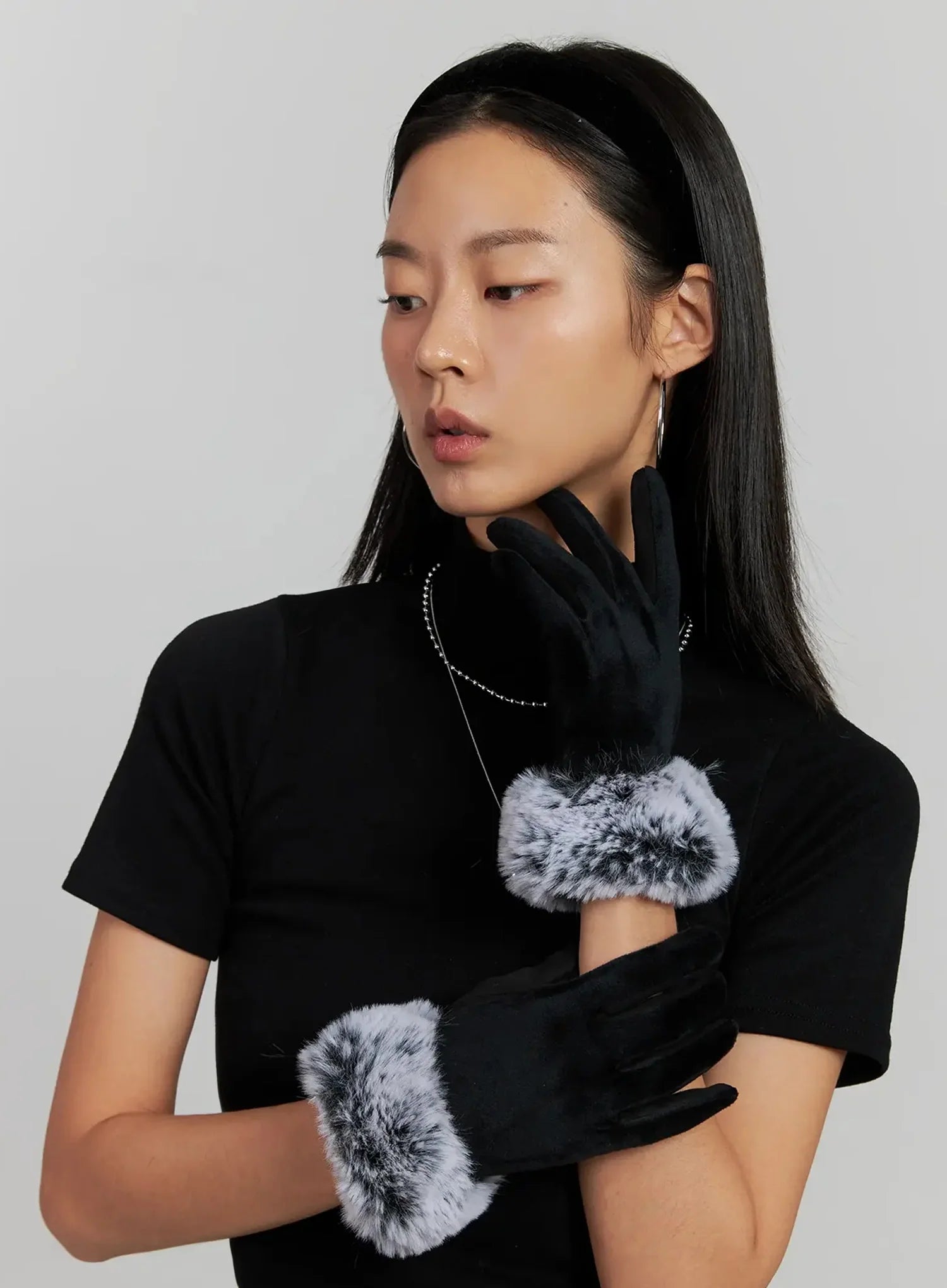 textured-velvet-gloves-in528